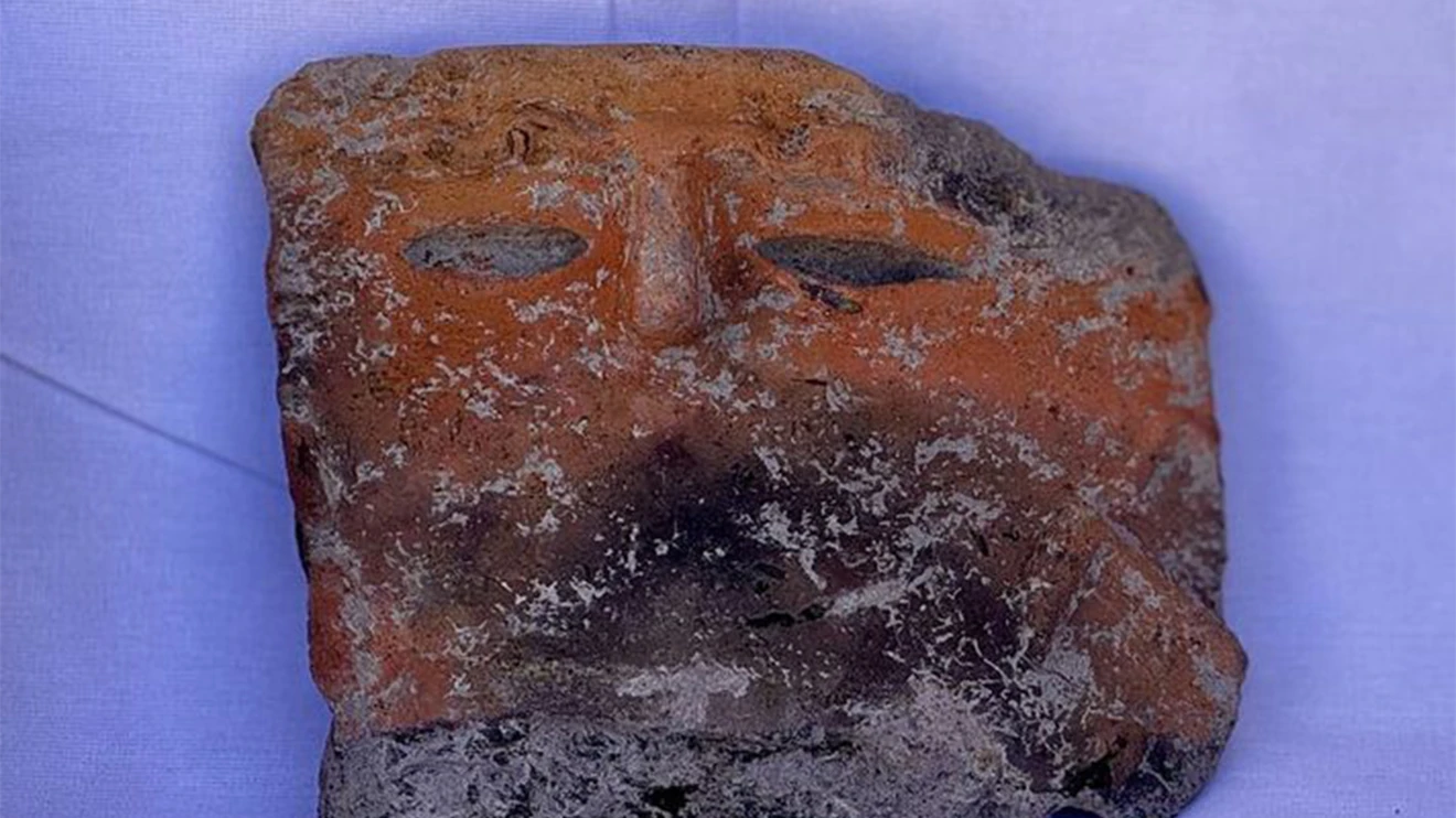 Konya'da yaklaşık 5 bin yıllık 'insan yüzlü' çömlek parçası bulundu